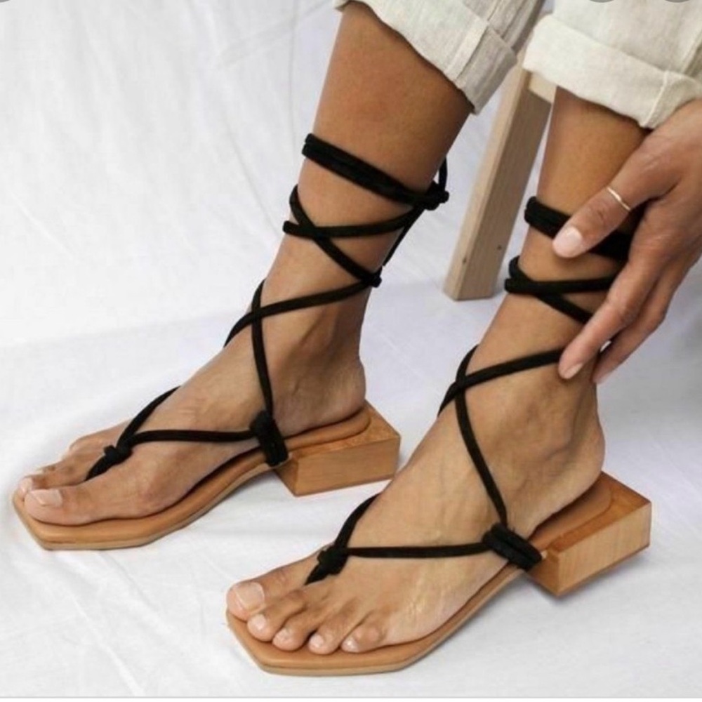 Alohas Black Straps Closure Square Toe Thong Sandals Sz 38 (US 7.5/8)